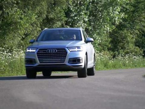 奥迪旗舰SUV已经降到60万，轴距超3米无对手，为何还是没人买？