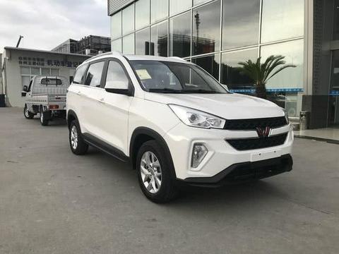 前置后驱＋后多连杆独立悬挂，五菱宏光再次耀眼车展，配置细节好