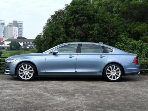 口碑比奥迪宝马好，这款国产豪车一键启动，玩一年都不嫌腻