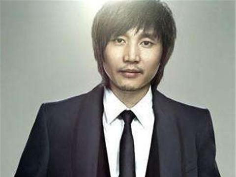 长得像大叔，却能吸引高圆圆，今开30万奥迪，却是“不婚主义”