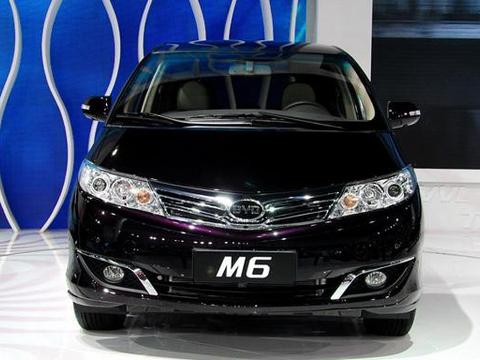 比亚迪M6外观动感时尚，冲击感强，外观流线型，比较好看