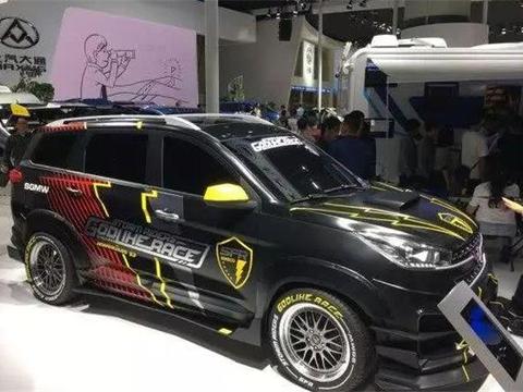 五菱宏光战神版，尾部三个排气管，网友：砸锅卖铁也要来一辆