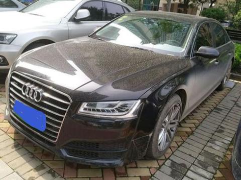 司机开80万元的奥迪A8L去接老板，老板看到车后表情凝重了