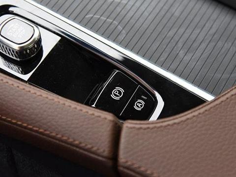 最安全车企，业内外口碑极高，只因BBA太强，狂降近10万不赚钱卖