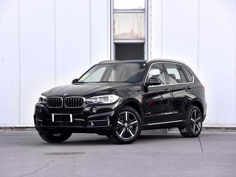 接下来要说的这款车是一款豪华SUV，强悍的公路性能无车能及