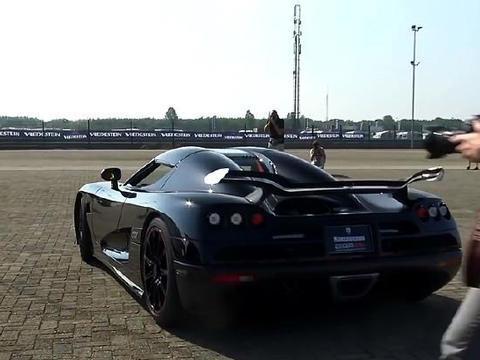 这2台车现身聚会,