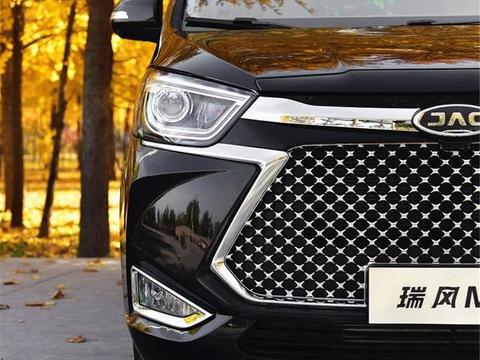 又一MPV要挑战GL8，4个座椅＋侧滑门，一看价格，传祺GM8乐了