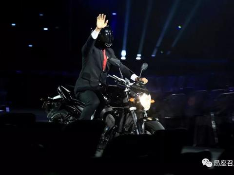 快下车,你不是印度总统哇!