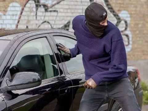 贷款买车规定要买的车险险种，就是给保险公司送钱，不然没人买