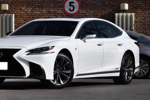 最高贵的丰田轿车，3吨重，降了60多万还比7系贵！