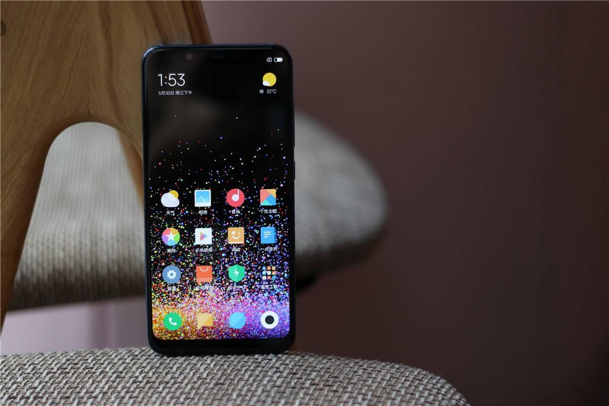 小米8透明探索版,给你带来国产中式iPhone X