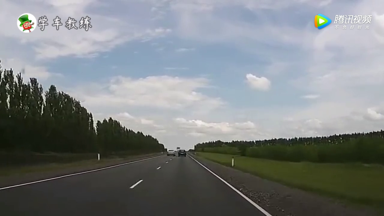 2辆不守规矩的电动车，可恨又可怜，最终放弃了活命的机会