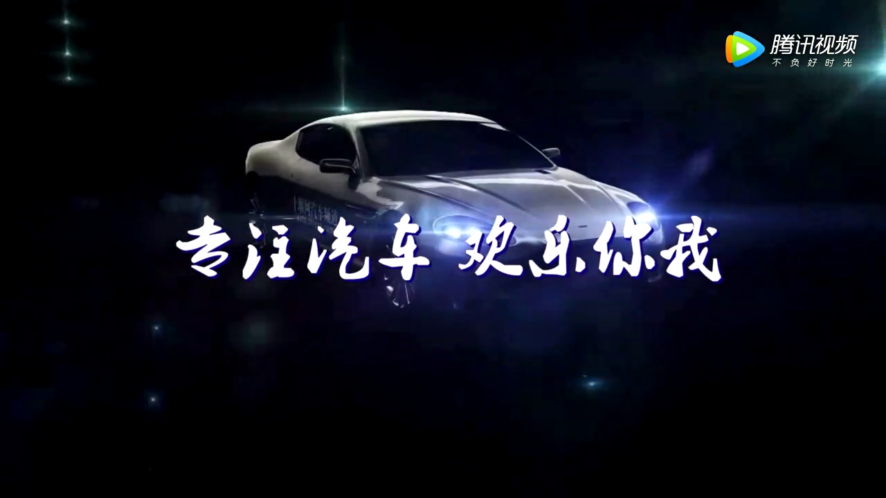 电动车女司机对红灯视若无物，结果被轿车给教训了！