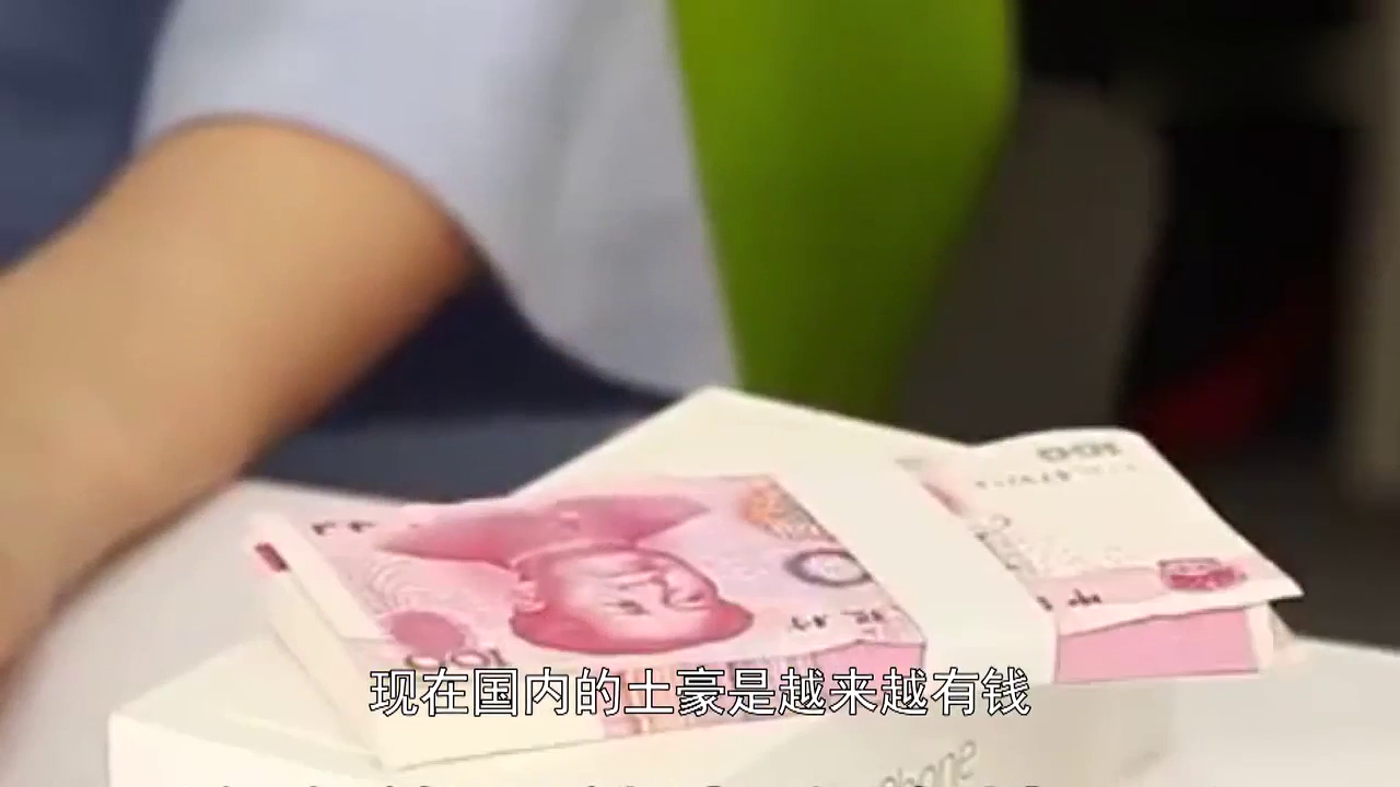大妈开1500豪车去上牌，车管所也不知能不能上，还以为是改装车