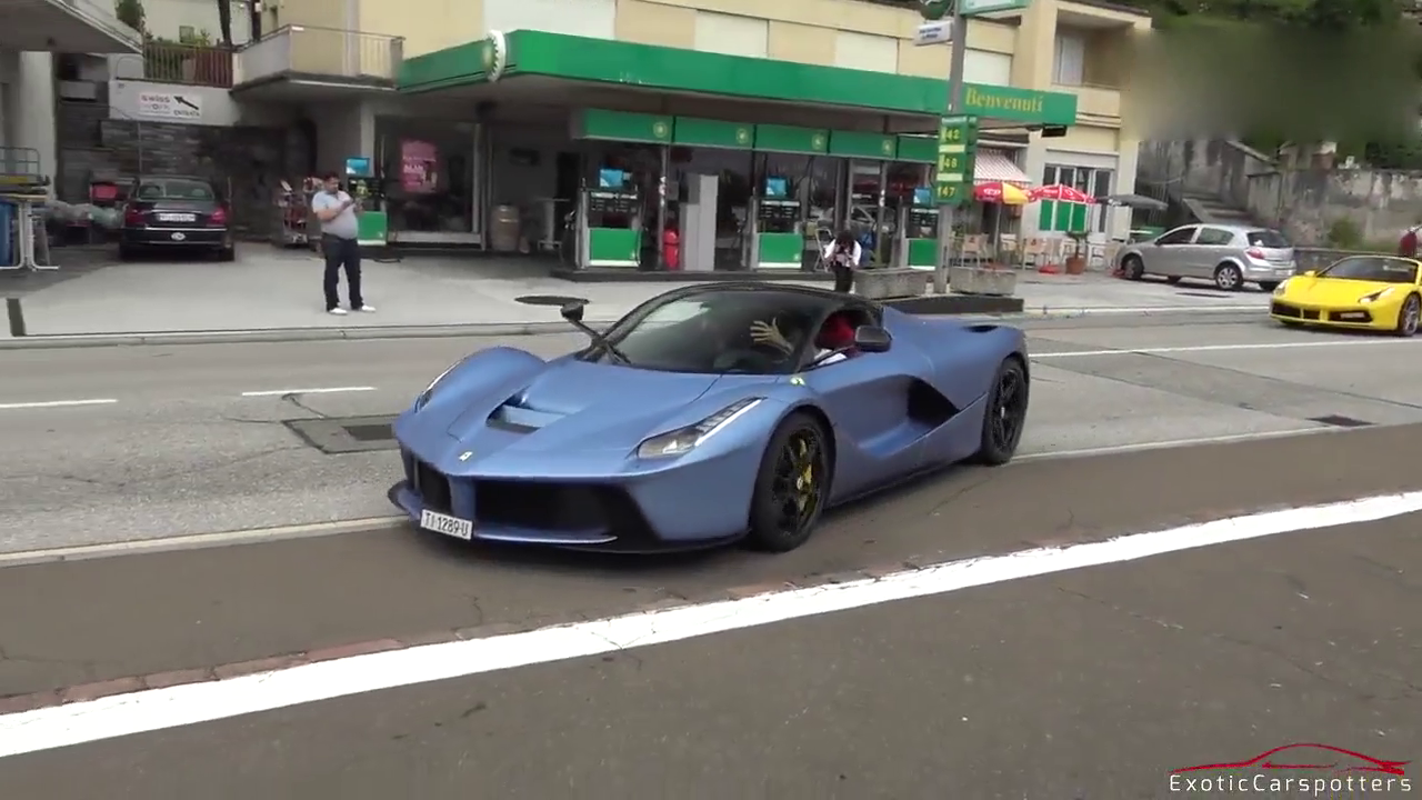 法拉利laferrari蓝色,法拉利laferrari黑色 三千万一辆法拉利laferrari街头亮骚