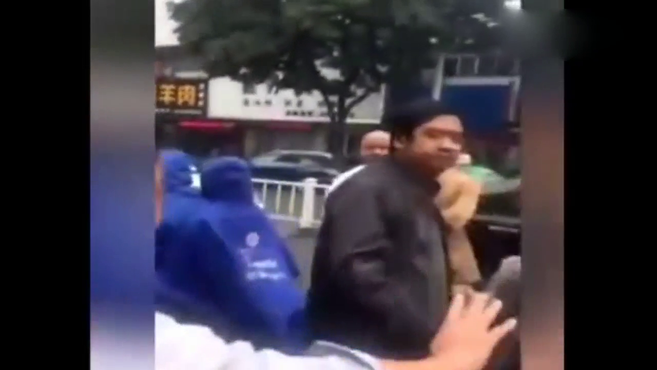 滴滴司机怒怼出租车司机，路人拍手叫好，为何市民那么讨厌出租车