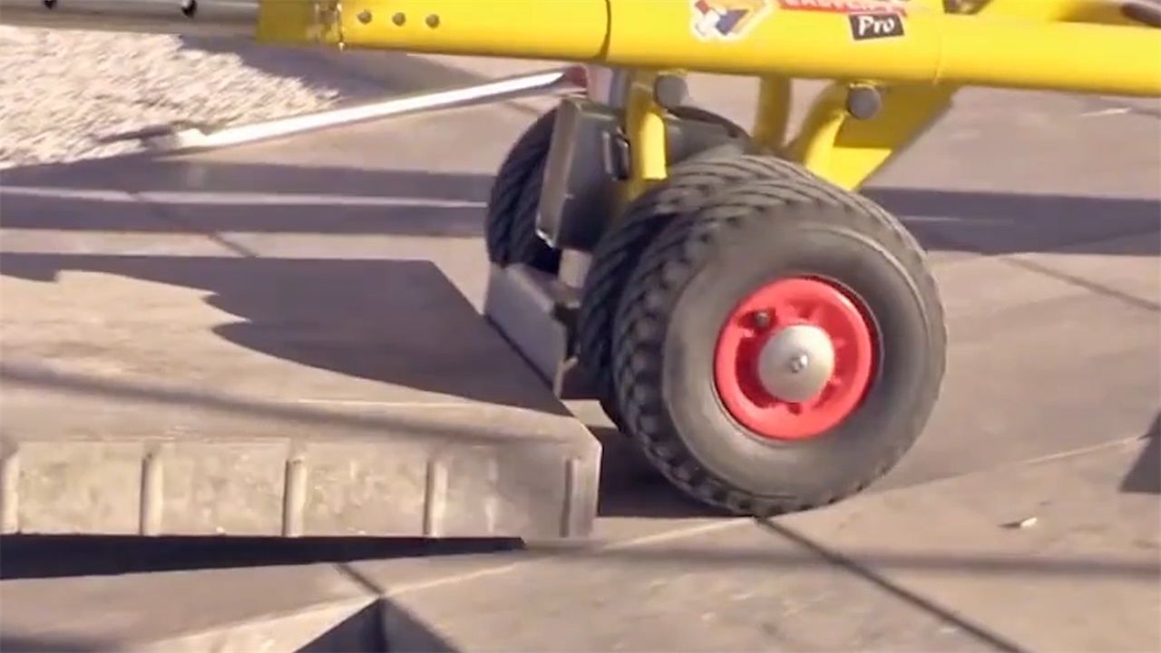 民间牛人制造搬砖神器,不用油不用电效率提升