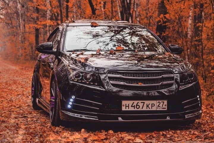 漂亮妹子把09款科鲁兹改成GTR 跑车范十足！