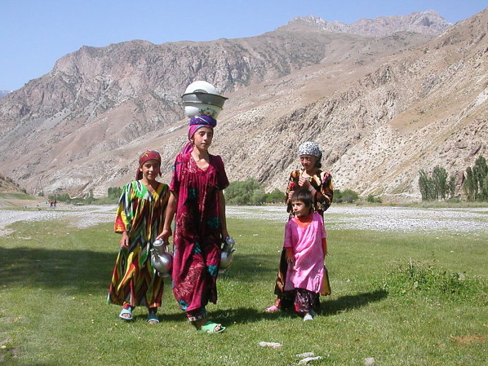 苏联解体后最惨的国家,内战经济倒退40年,GD