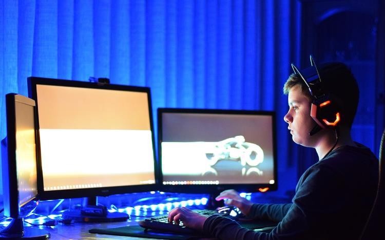 想要144刷率吃鸡?显示器和电脑接口还得选对