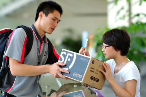 在顺丰干5年快递员,工资能否月入上万?听听老