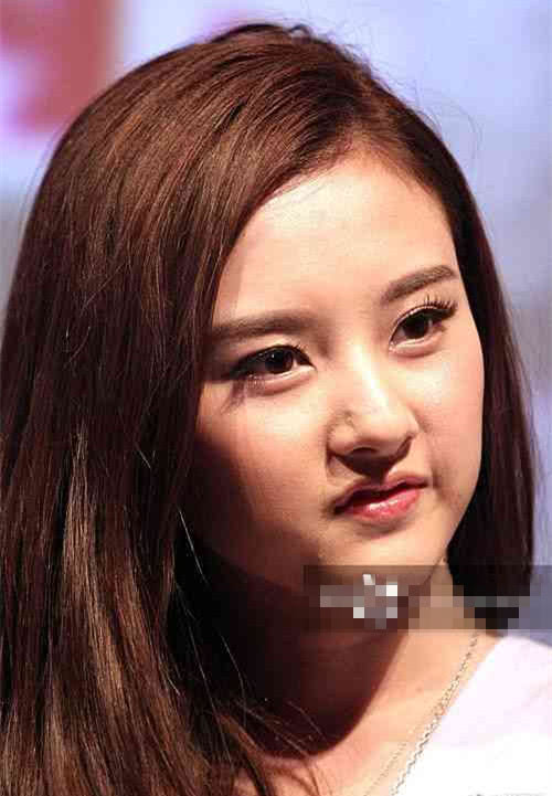 两年前宋祖儿活动照未修图曝光,一胖毁所有!网