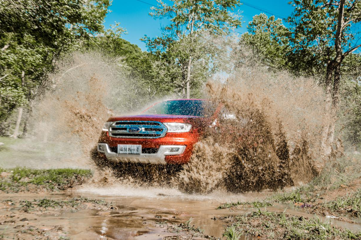 跟着撼路者“上绝壁下沙河”，体验越野乐趣！