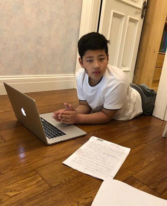 石头郭子睿终于长大了, 颜值变化太大, 网友直呼