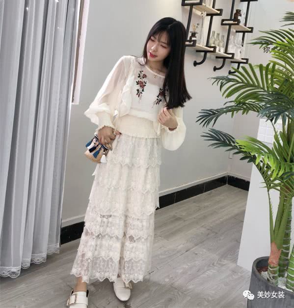 白色蛋糕裙搭配,独特气质离你不远