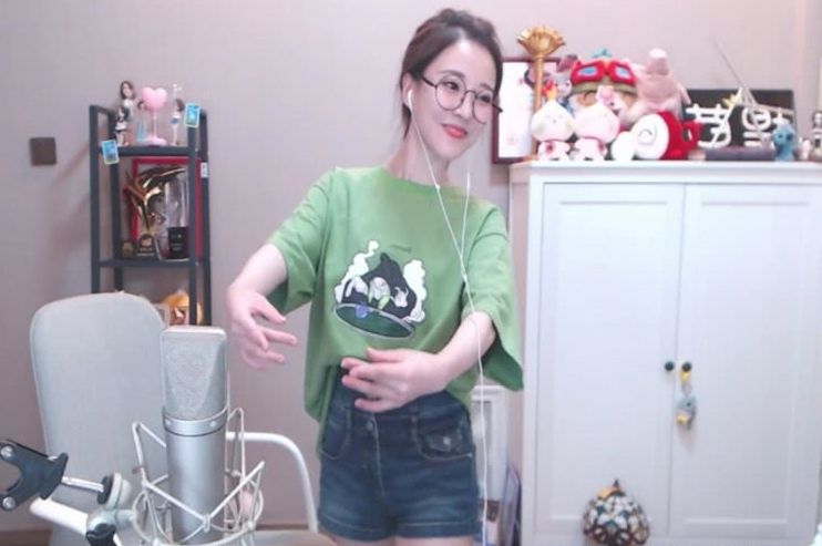 冯提莫版的舞蹈教学,活泼可爱,终于知道冯提莫