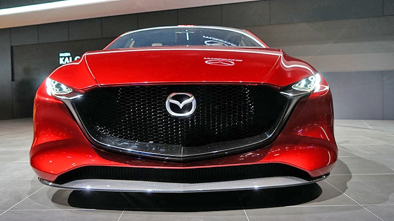 买速腾后悔吧！新马自达3比奔驰漂亮，压燃点火爆发230牛米！