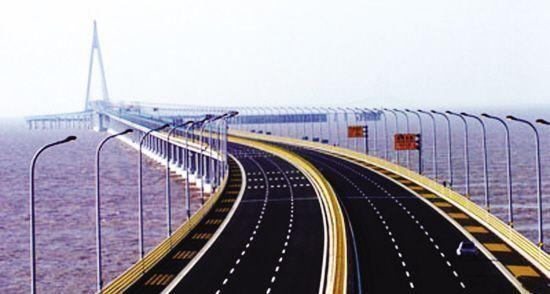 香港开车靠左,大陆靠右,珠港澳大桥靠哪边?