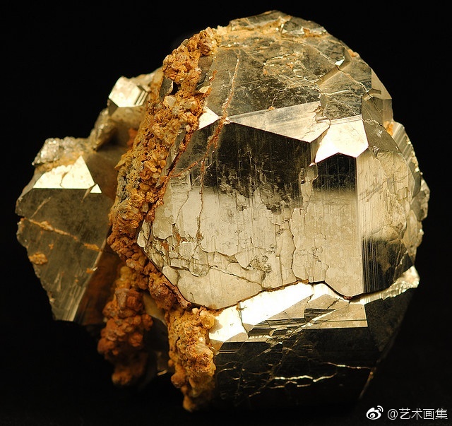"愚人金"其实就是黄铁矿,是地壳中分布最广的一种硫化物矿物