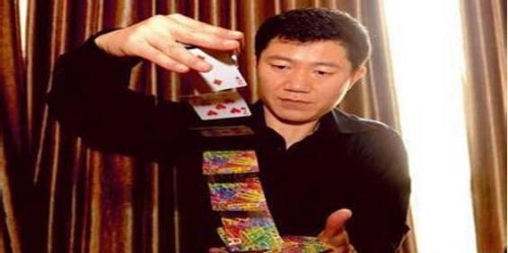 曾是“中国赌王”，12岁参赌17岁10分钟赢78万，豪车霸气