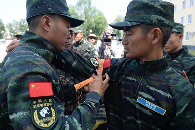 猎鹰突击队和雪豹突击队，哪个更厉害一些?结果让人叹为观止!