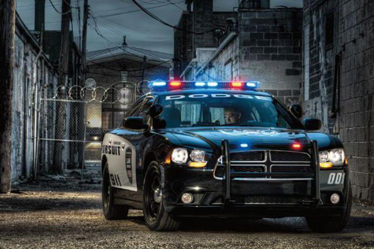 他开超跑来抓的我，凭什么说我跑的慢？