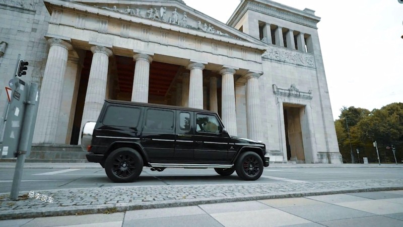 山东牌照的奔驰G改装车,车标像奇瑞,比两辆幻