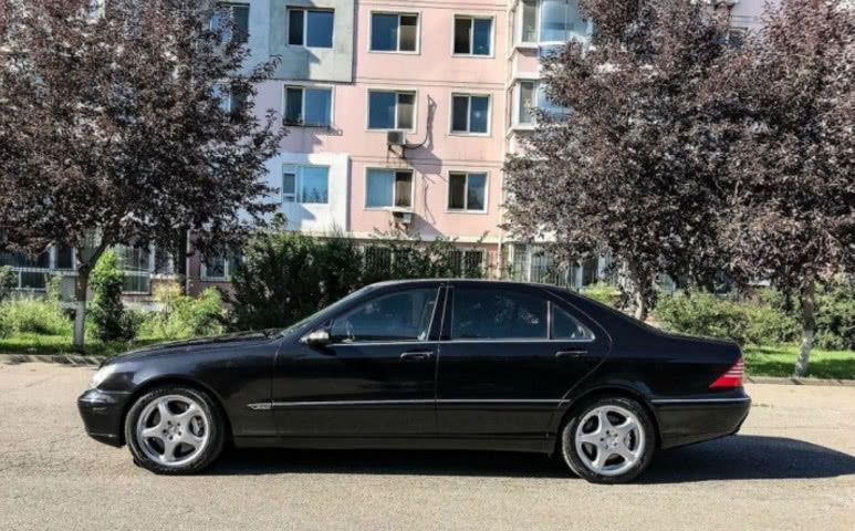 花6万5买辆二手奔驰S级,刚开回小区楼下,女友