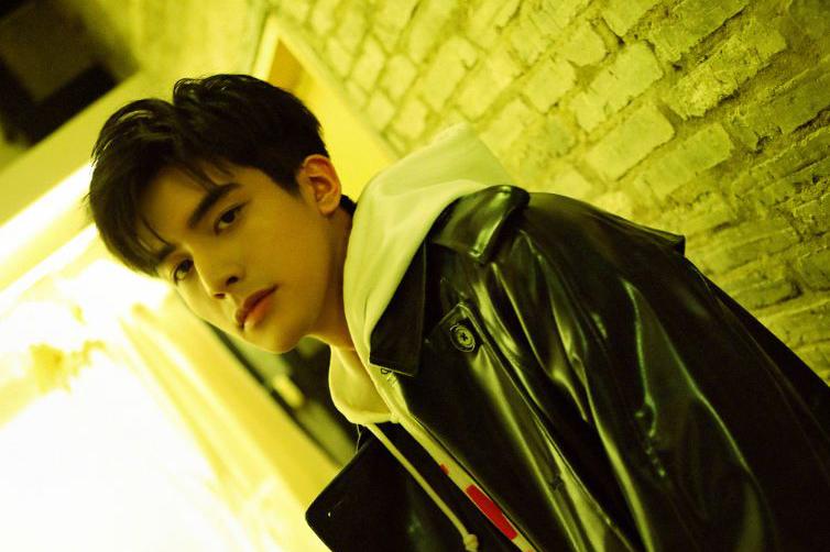 热巴不接综艺?刘诗诗不拍戏?蔡徐坤签给杨天