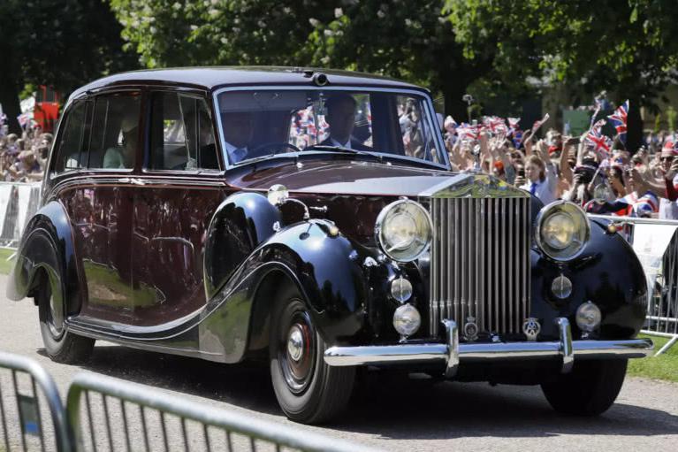 520最强“狗粮”来袭，盘点哈里夫妇婚礼上的经典英国皇室用车