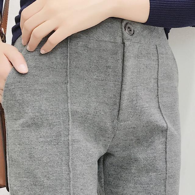 还在打底裤配小白鞋?现在流行毛呢裤+毛毛鞋