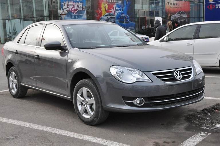 2011款宝来自动挡4.8万值吗? 和奇瑞艾瑞泽5比哪个好?