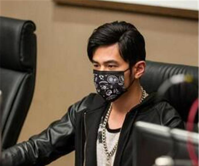 赵丽颖喜欢吃,鹿晗喜欢踢足球,他的爱好没谁,喜