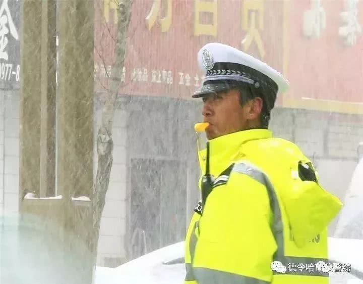 这里辅警发证上岗,将组织辅警加入工会和民警