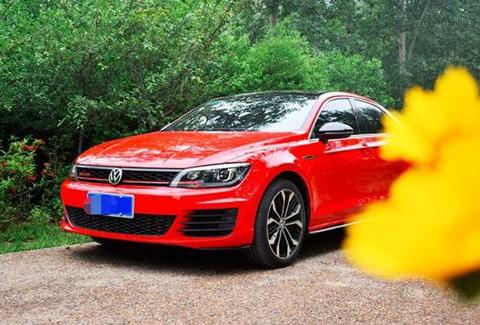 大众疯了，这车不到半年降5万，仅10万1.4T油耗3毛5，比思域厚道