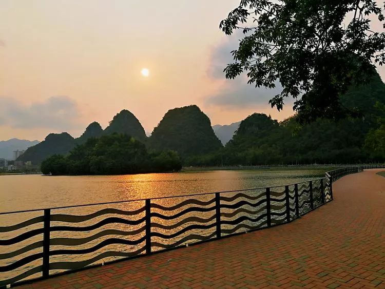 夕阳下的蟠龙天湖你见过吗?|湖水|夕阳|云浮_新浪网