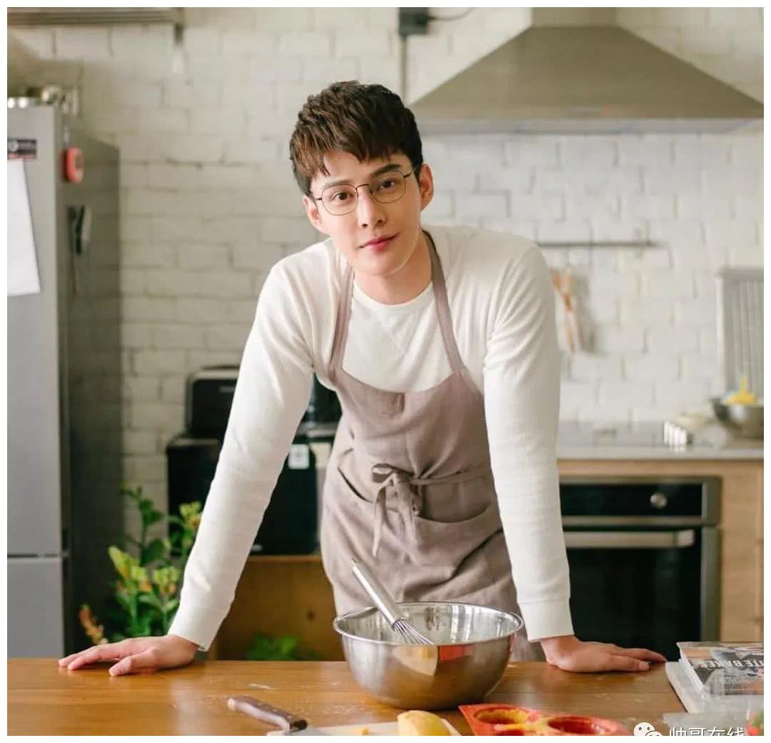 看点∣185完美空少男友,颜值和身材兼得的大长