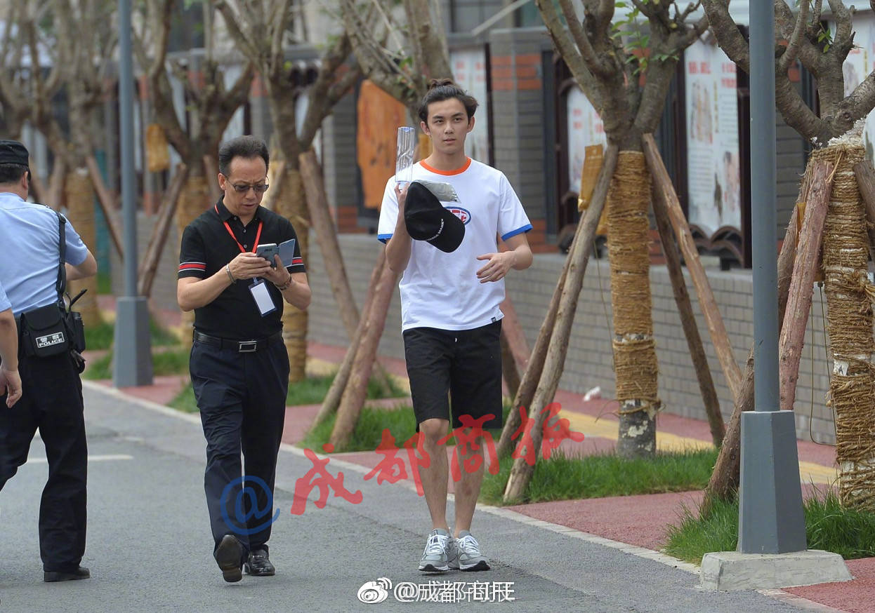 高考结束啦!走出考场