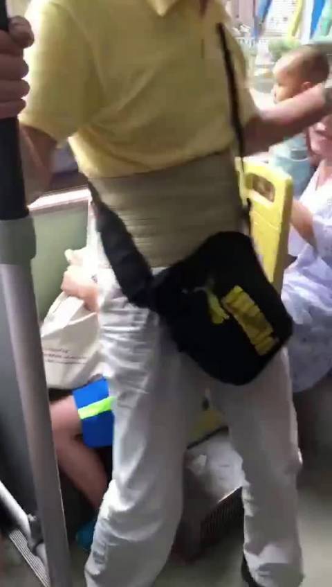 脱小学女生内衣裤视频_小学女生性感内衣裤图(3)