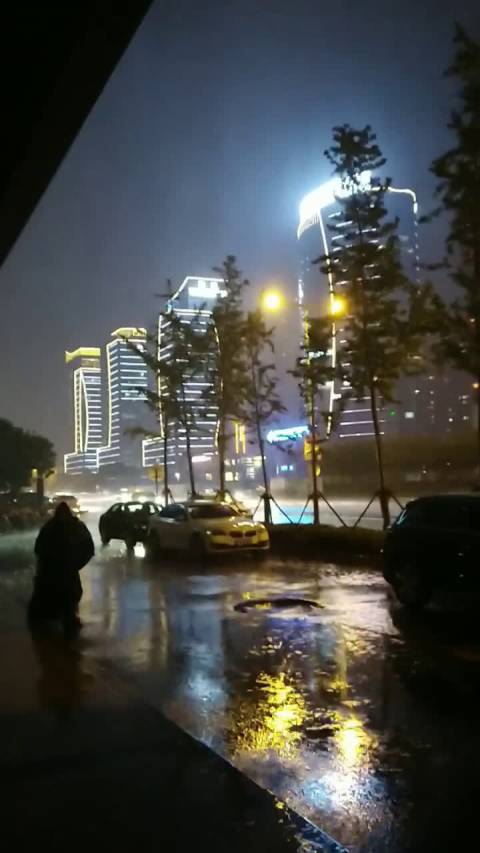 郑州影像 电闪雷鸣,风雨交加